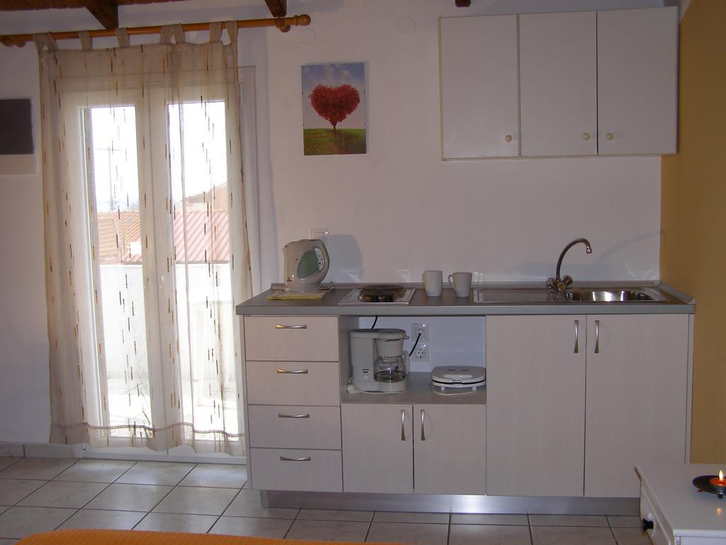 Nikis Apartments Agios Gordios  Pokoj fotografie